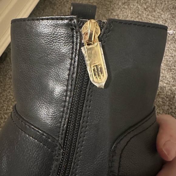 Tommy Hilfiger leather ankle boots - Picture 3 of 5